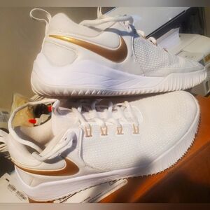 Nike women volleyball shoes